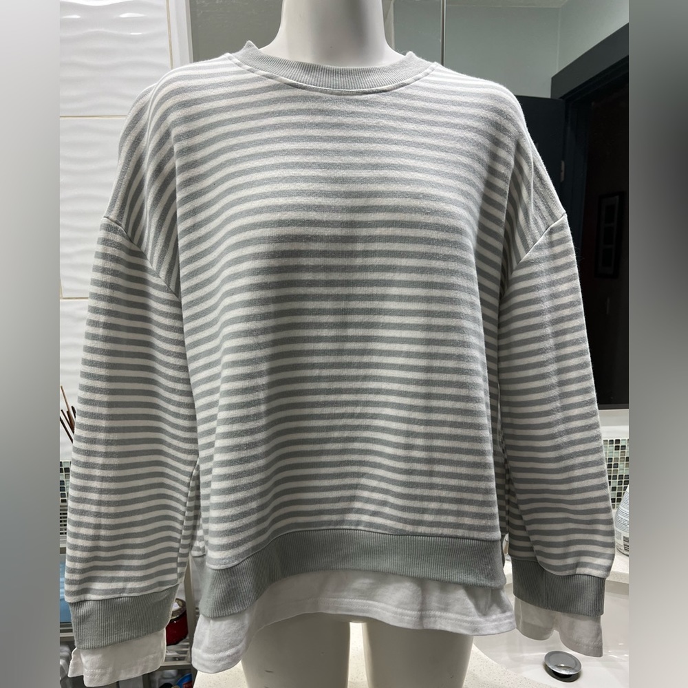 Cali Be size XL Knit Sweatshirt
